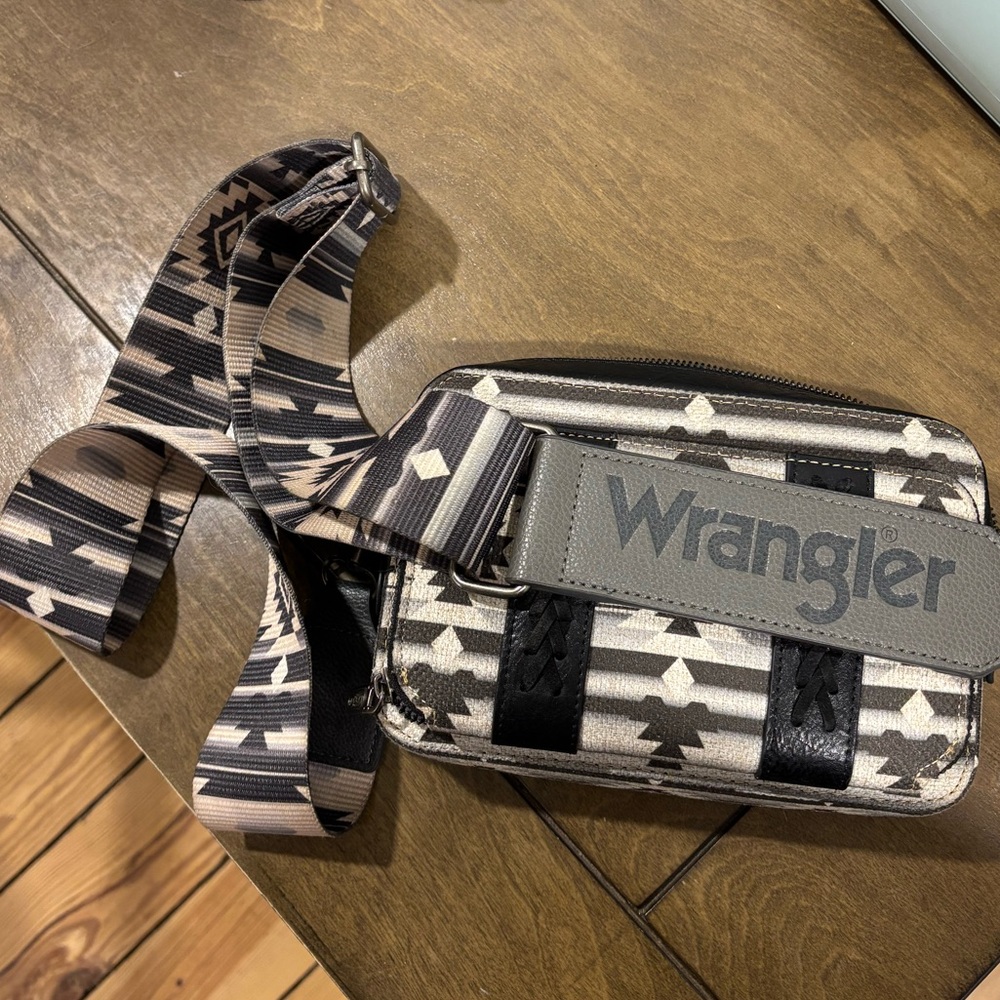 WRANGLER cross body purse